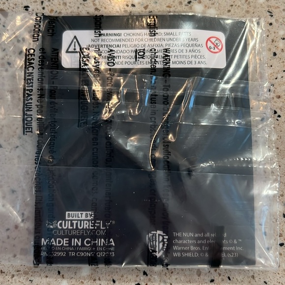 Horror/Goth Themed Earrings and Enamel Pins - New - Picture 5 of 7